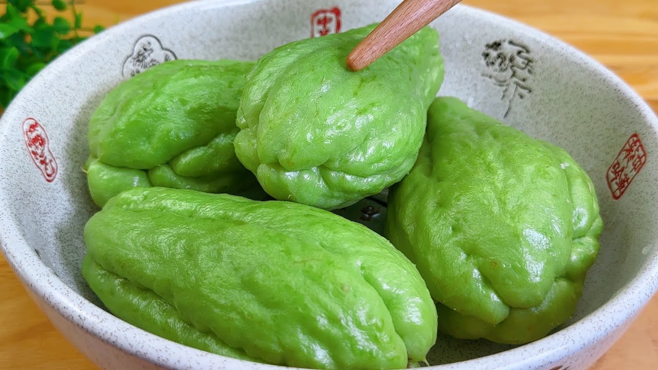 Это способ есть чайот для здоровья.Не жарить и не тушить, вкус хрустящий и подается с рисом.