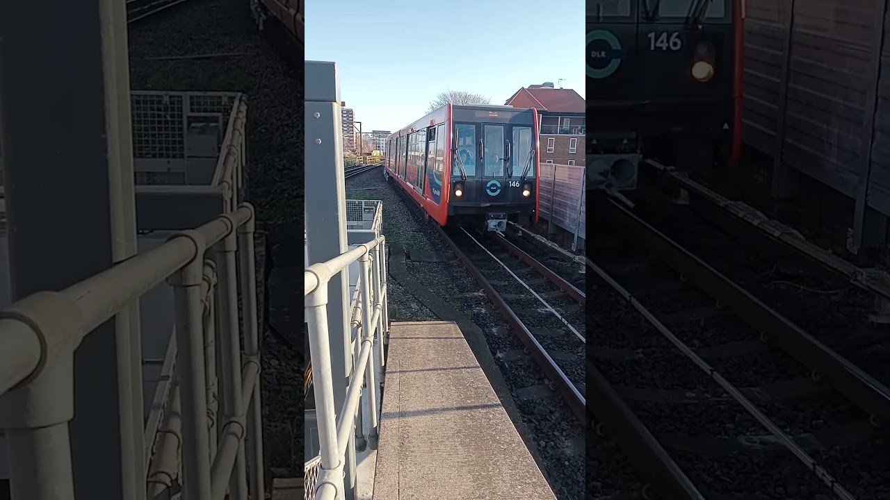 DLR.No.146 ARRIVING AT SHADWELL. 13 12 25.NEIL HAYTON RAILWAY MEMORIES.