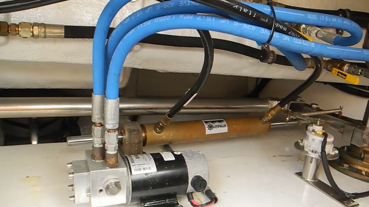 Hydraulic steering, auto pilot sensor and twin rudders