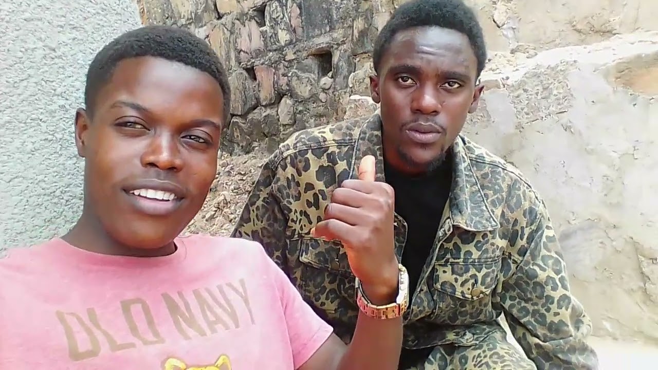 Après temps D'année Il refait Surface avec son Nouveau single Amoureux dessus Leader Espoir