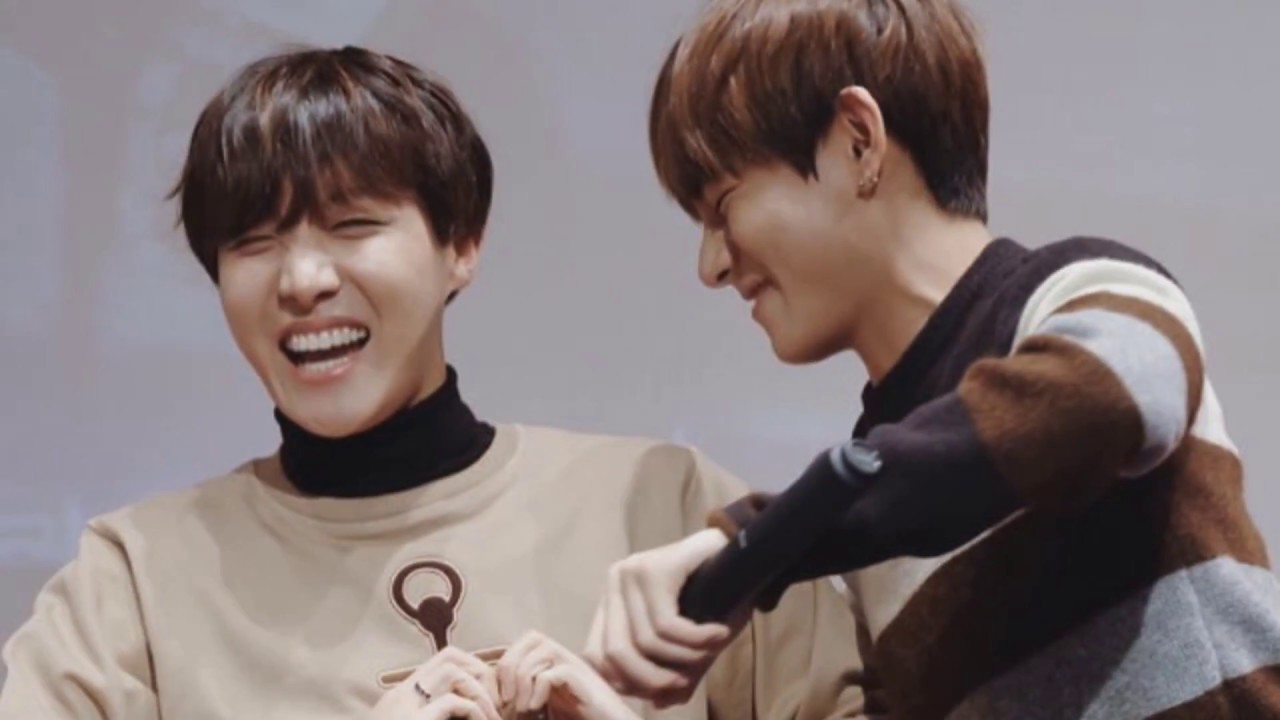 Vhope look and touch (Hoseok/Taehyung)