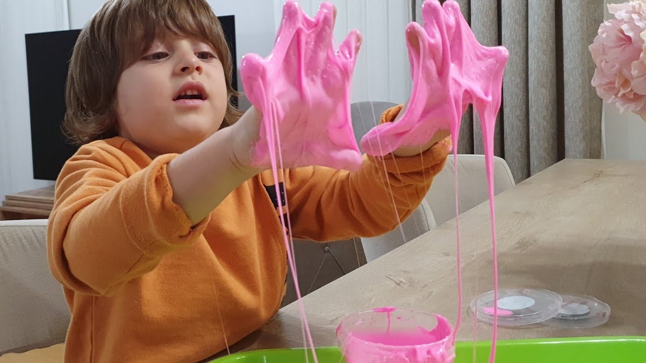 Fatih Selim'in elleri slime oldu.pembe renkli slime oynuyor &ccedil;ok eğlenceli