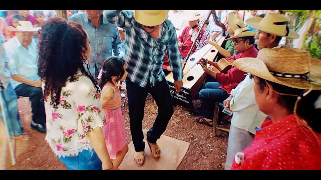 El arateño (en El Ahuijote) - Conjunto LINDERO