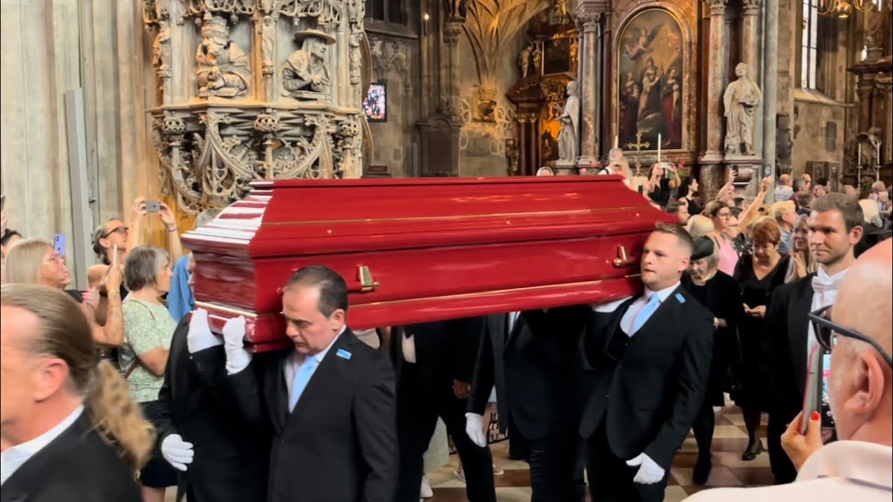 Abschied von Richard Lugner ”Mörtel” im Wiener Stephansdom am 31.08.2024 ⚰️ Gemma Himmel!