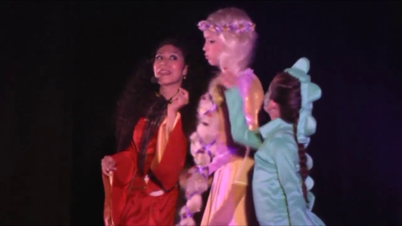 Sabia es Mamá - Madre Gothel canta EN VIVO a Rapunzel y Pascal - Obra La Noche de los Villanos
