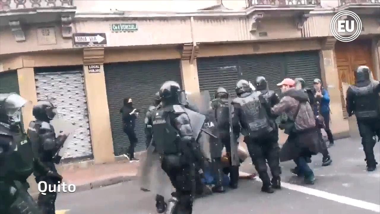 Periodistas son agredidos por la policía en Quito