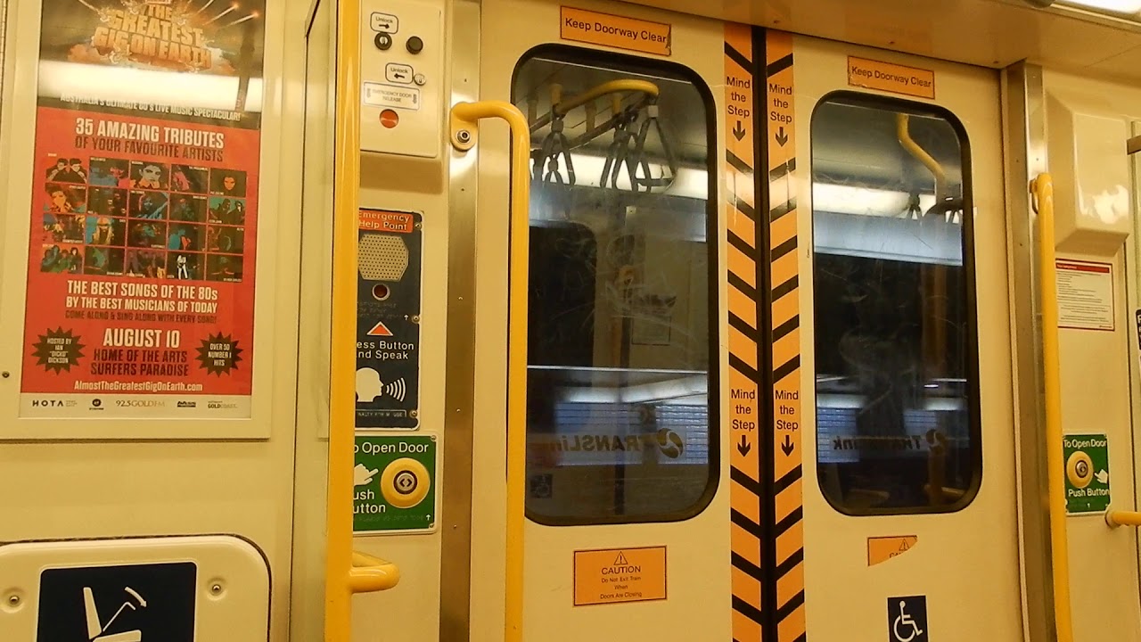QR Suburban Multiple Unit 220 series (SMU 222): Toowong to Auchenflower (Redcliffe Peninsula train)