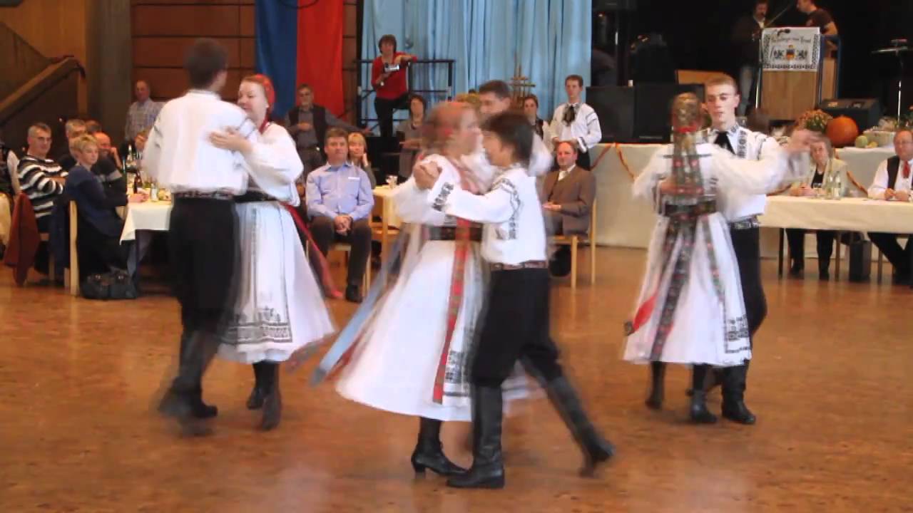 Siebenb&uuml;rgische Jugendtanzgruppe Traunreut beim SJD Volkstanzwettbewerb 2010