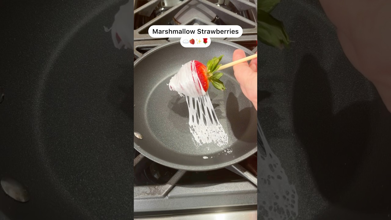Зефир в клубничной обертке!! 😱 Приготовьте его для любимого человека &hearts;️🍓🌹 #КлубничныйЗефир