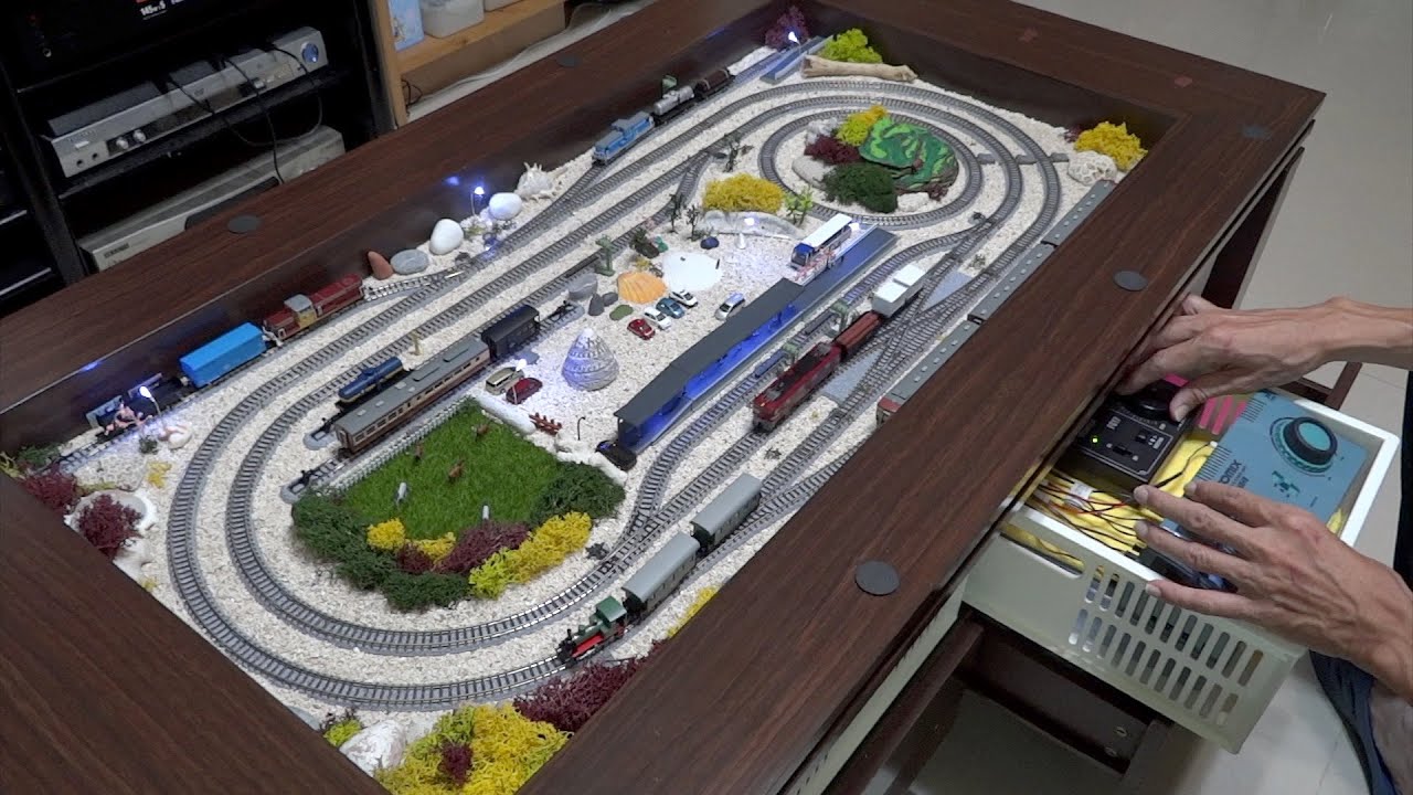 N規鉄道模型-茶几內的鉄道運轉場景