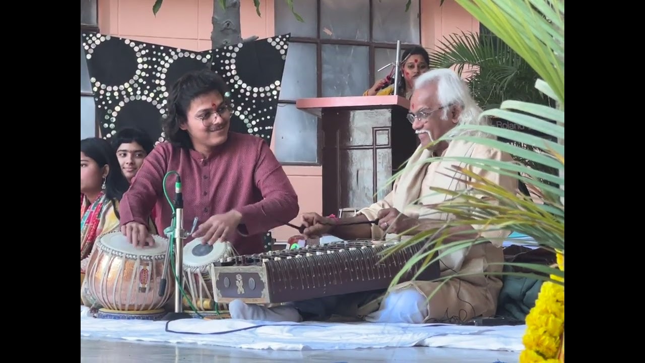 Santoor maestro Pt. Tarun Bhattacharya with Shri Arkodeep Das on Tabla at Krishna Niketan, Patna