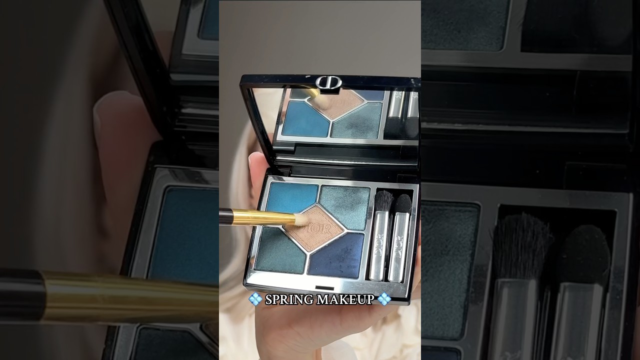 Blue-pink-purple Smokey eyes from 80&rsquo;s with thin dark blue eyeliners. Diorshow 5 Couleurs 279 denim