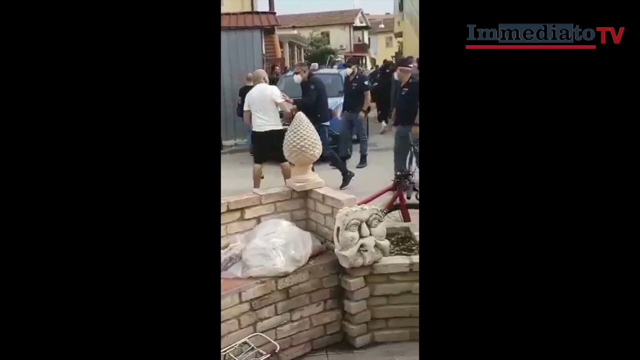 VITTORIO BRUMOTTI COLPITO AL VOLTO A SAN SEVERO DURANTE SERVIZIO DI “STRISCIA”