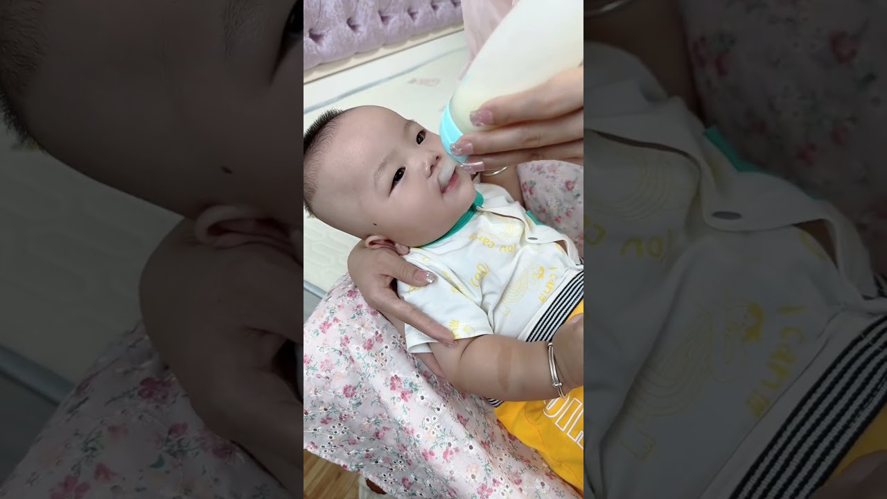 Feeding Made Easy: Try the Silicone Baby SqueezeSpoon Food Feeder Bottle! #babyfeeding  #cutebaby