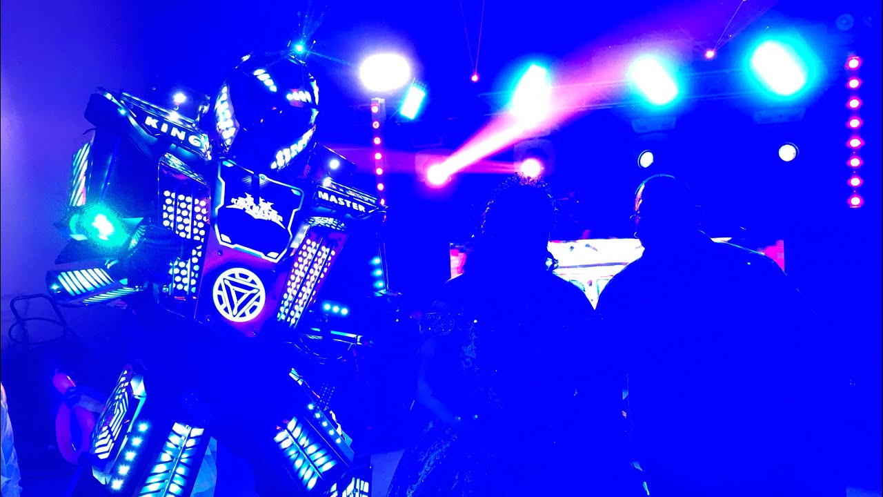 Party Robot LED en Othello Washington 