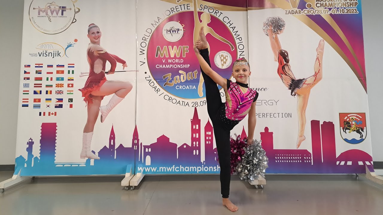 Mačanske mažoretkinje Alina, solo pom -pon kadeti