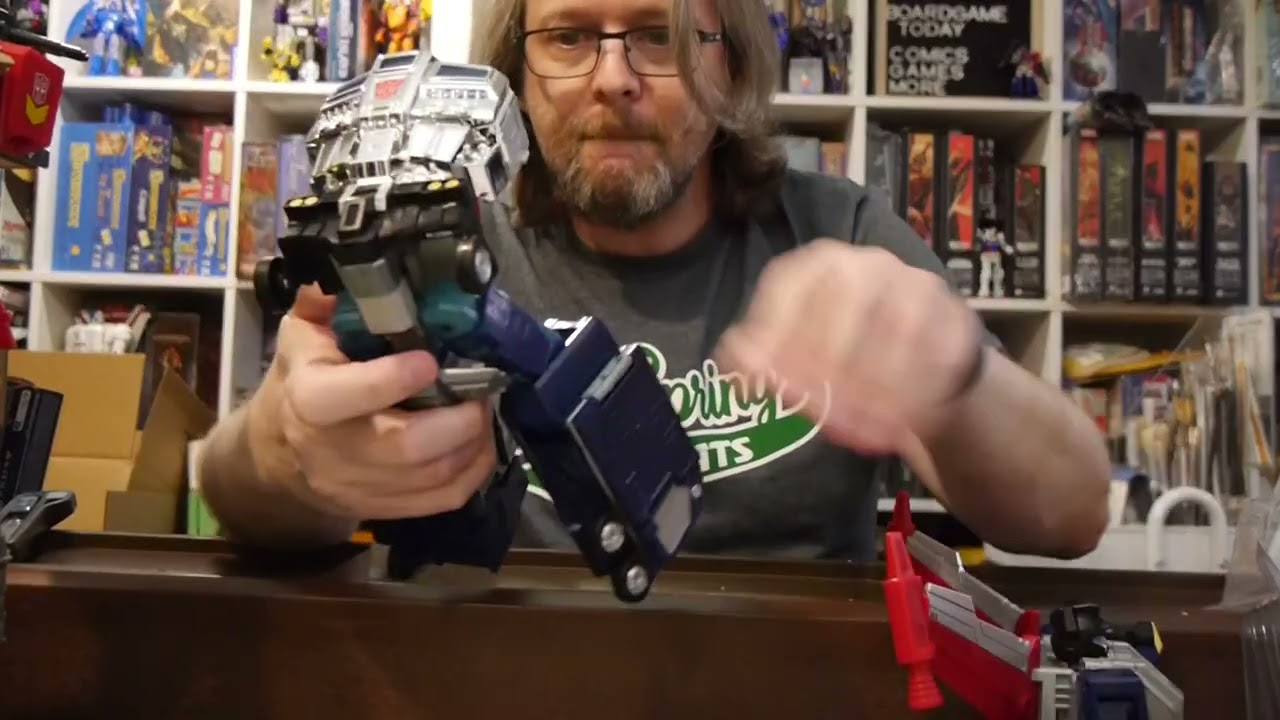 Figurka Transformers Masterpiece Godbomber jest całkiem solidna, gdy już zrozumiesz istotę skrzydeł