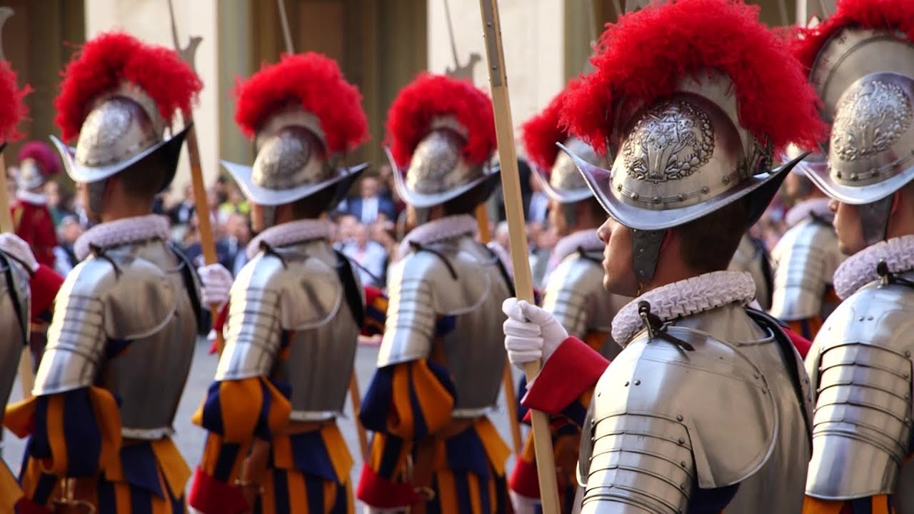 Así es ser capellán de la Guardia Suiza