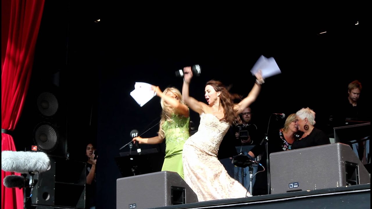 Nanne och Annika Jankell dansar till Swingfly (Liseberg 28/8-2011)