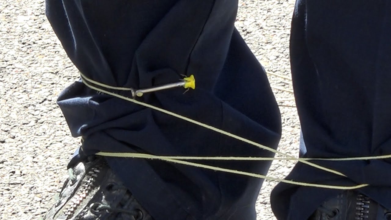 040722 POLICE TRAIN ON NEW DEVICE TO SUBDUE A PERSON