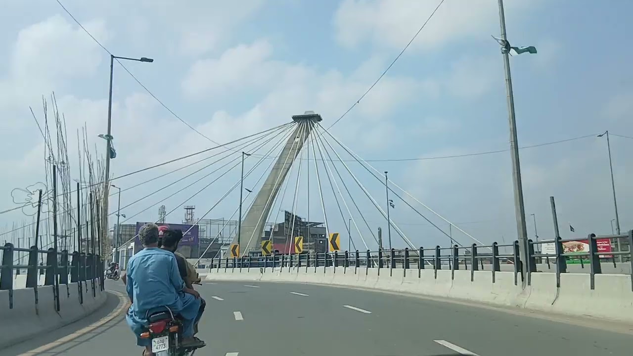 Driving in Lahore Garhi Shahu to Shahdra
