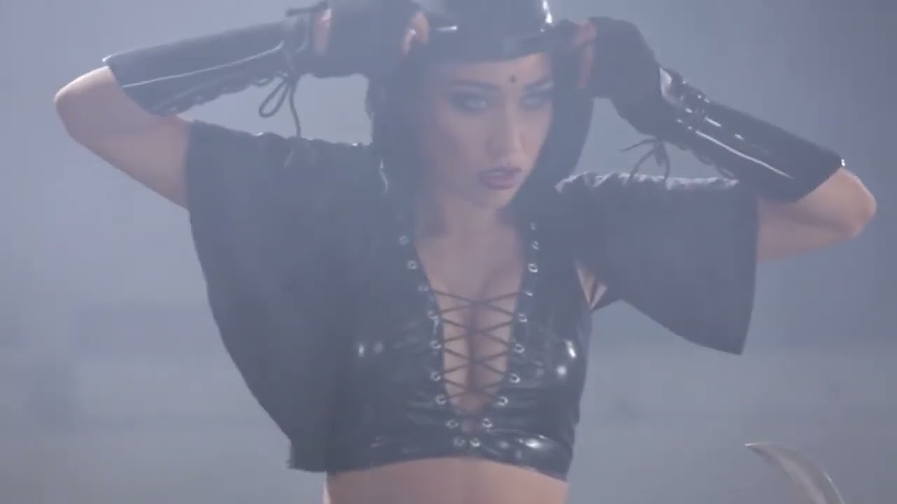 Fantasy Women Battles (Fight 4/8) - Raider vs Executioner