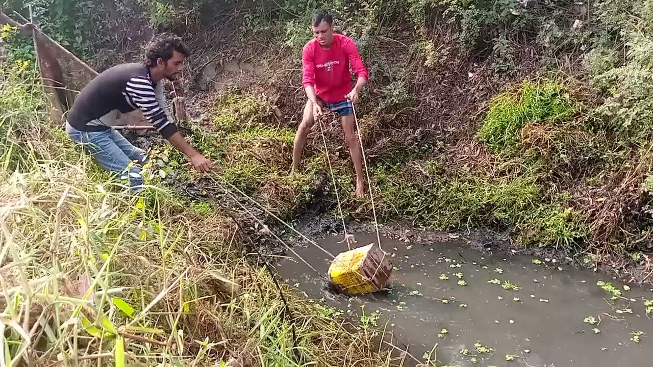 শীতে মধ্যে পুকুর হেচলাম 