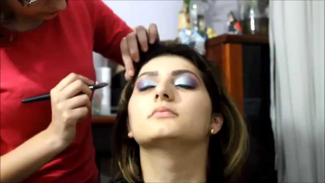 Maquiando amiga