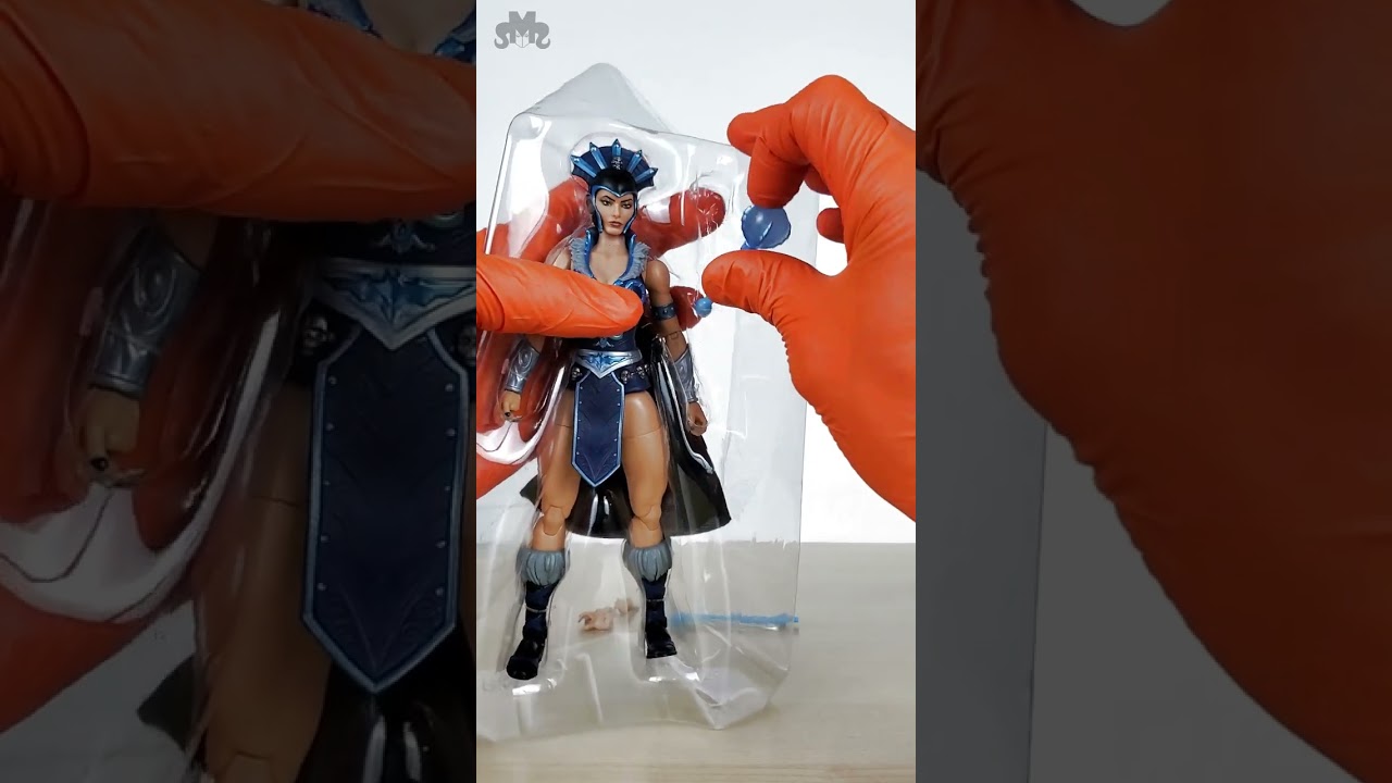 Masterverse New Eternia Evil-Lyn Unboxing 