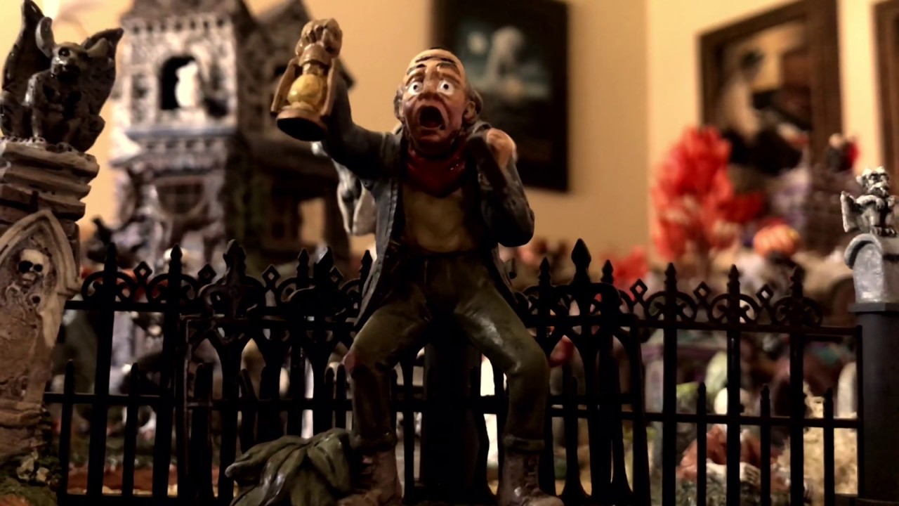Halloween Village 2019 - Lemax Spooky Town