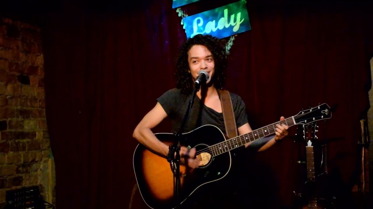 Moreno Gomes live at The Painted Lady - Guess I Try