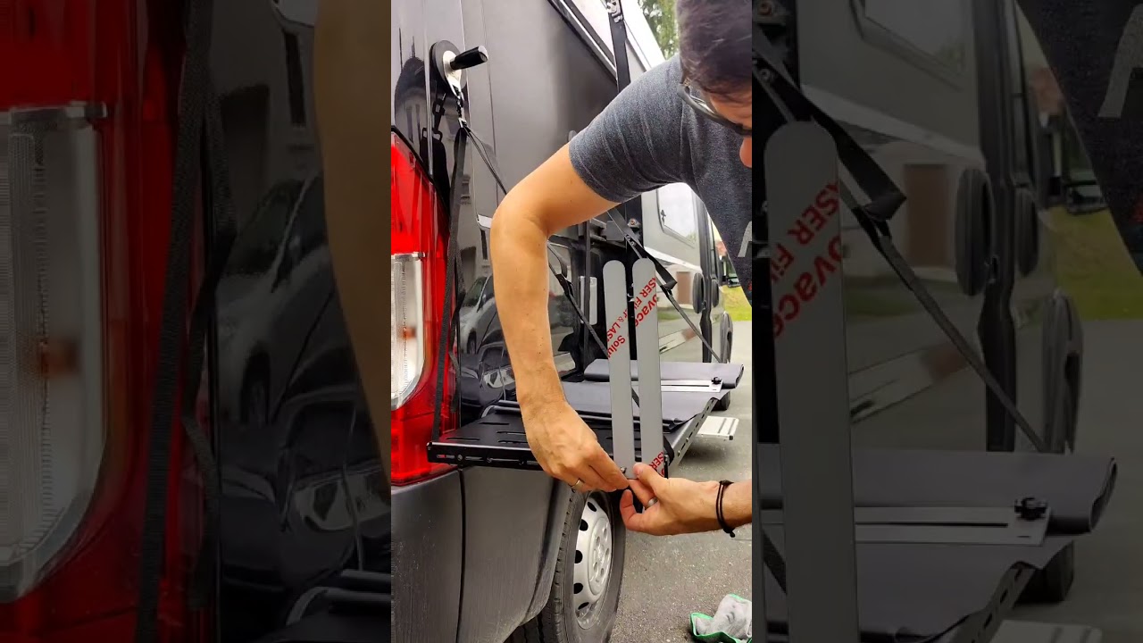 Timelapse: Montage der Styyl Au&szlig;enk&uuml;che an unserem Tourne