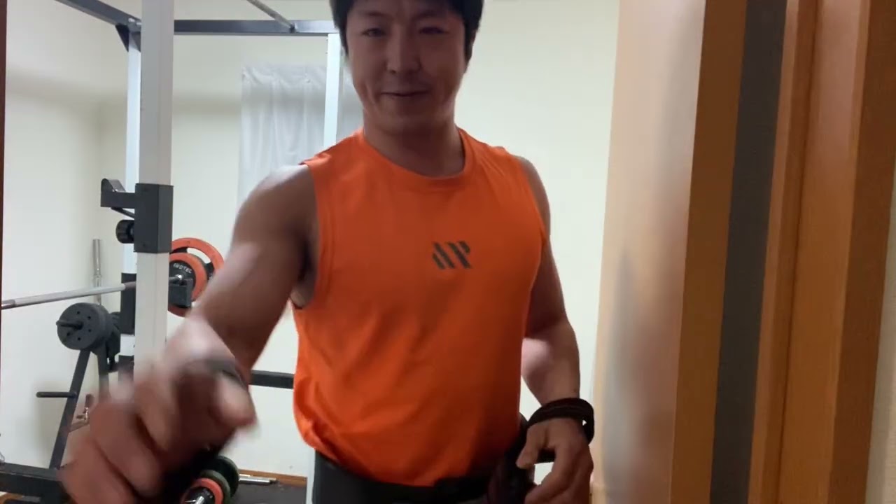 今日は胸軽く！！そして、日付変わって背中！