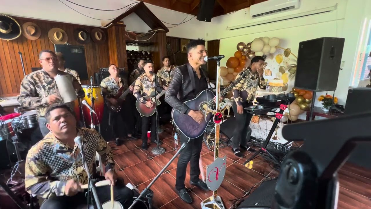 Lose en Vivo El Varón de La Bachata