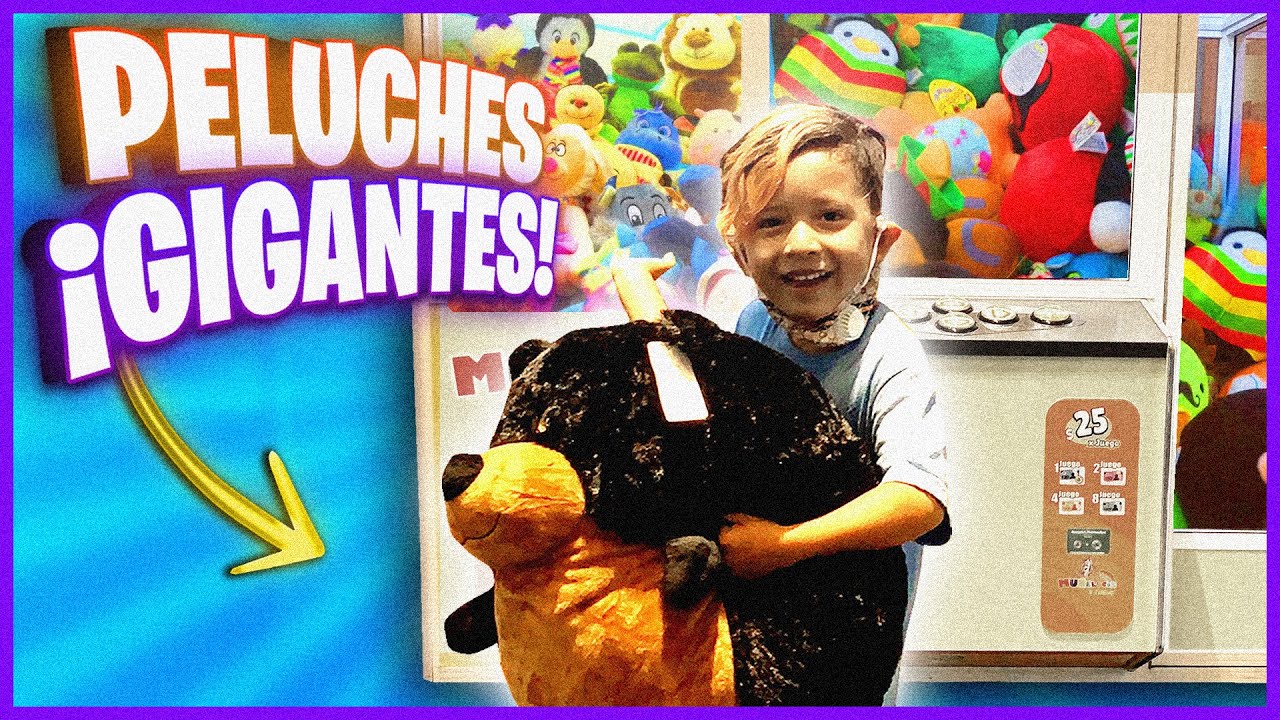 VACIANDO UNA MAQUINA GIGANTE DE PELUCHES!