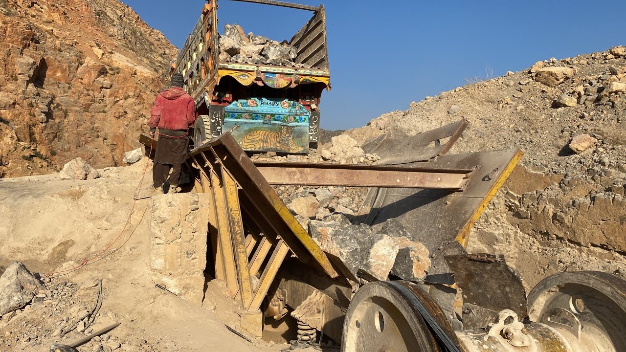 Unbelievable 🚨 INSIDE GIANT JAW CRUSHER! Tons of Rocks Crushed 💥crusher #crushingmachine  