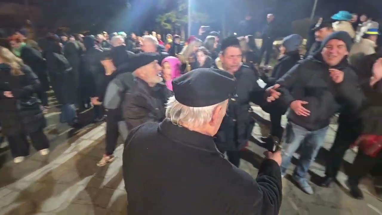 kozan.gr: Το γλέντι στο φανό “Κεραμαριό” το βράδυ της Κυριακής της Μεγάλης Αποκριάς