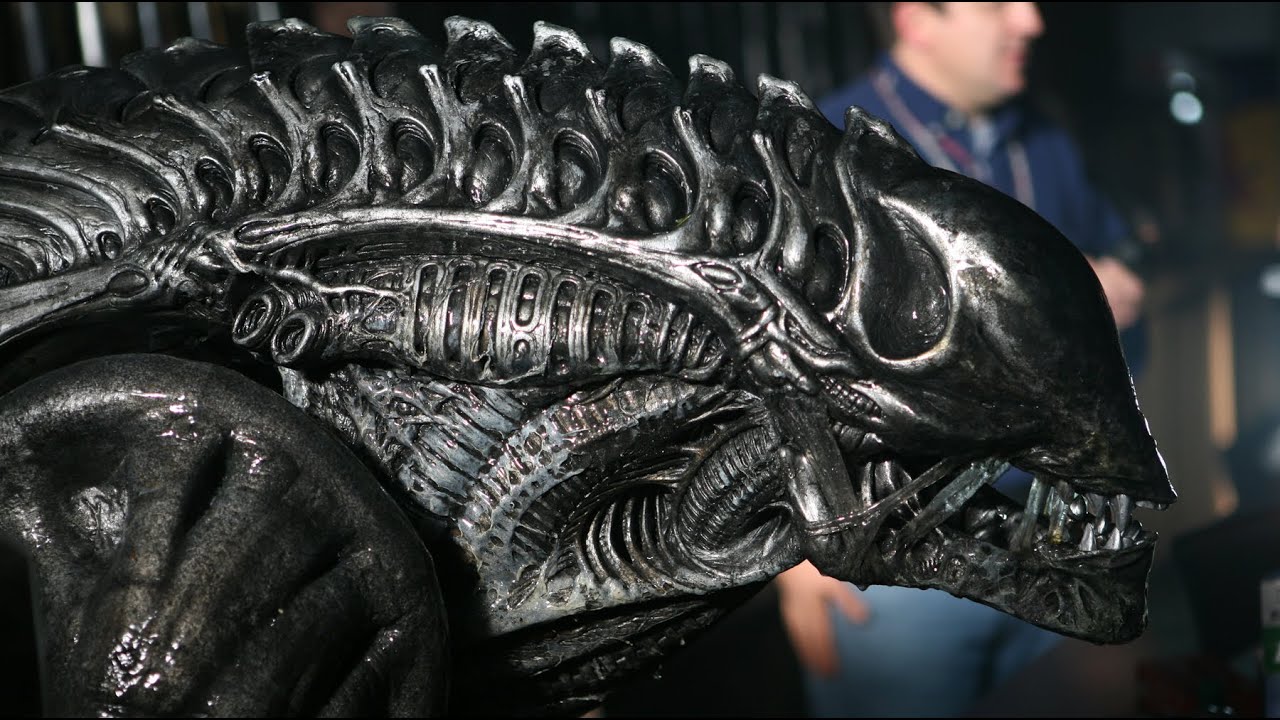 AVPR Filming Alien Breaking Window Aliens Vs Predator