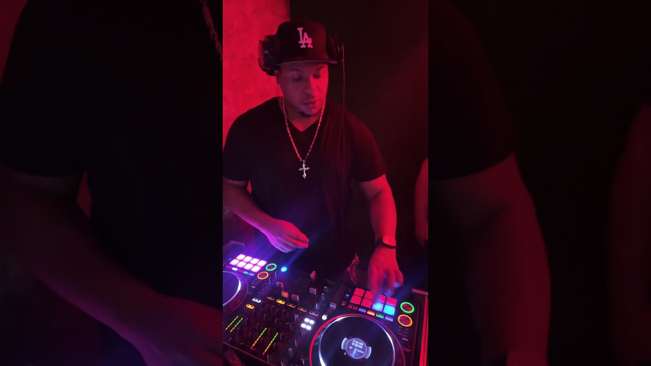 Vibing w/ ​⁠@Djfmi keeping everything on tilt #hiphopmusic #livemusic #dj #clubmusic #hiphop