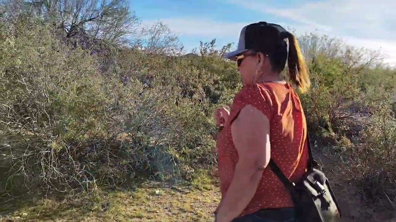 Encontramos en el desierto una antigua tumba o sería un asador comenten ????