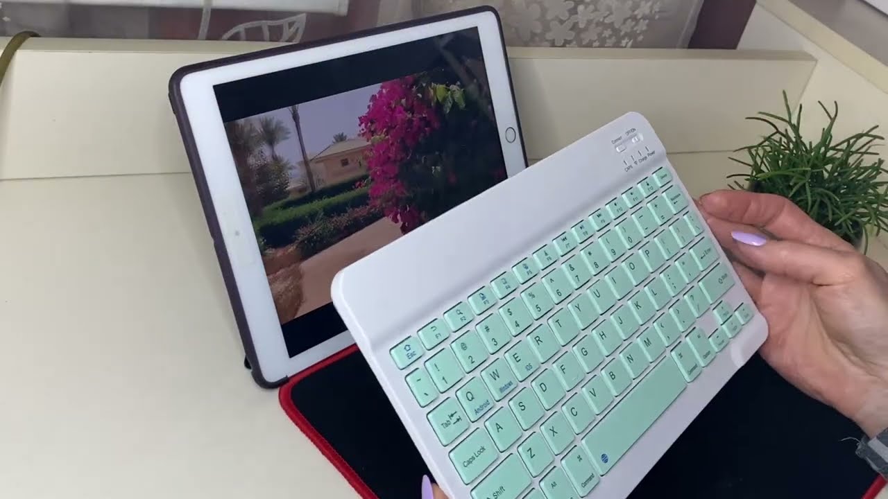 Бездротова клавіатура для iPad і iPhone: повний огляд та комбінації клавіш