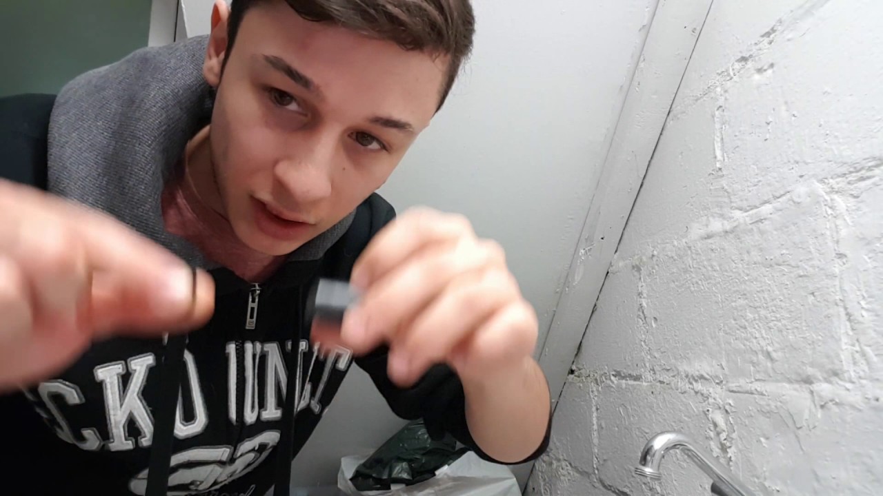 How to Clean a Bong