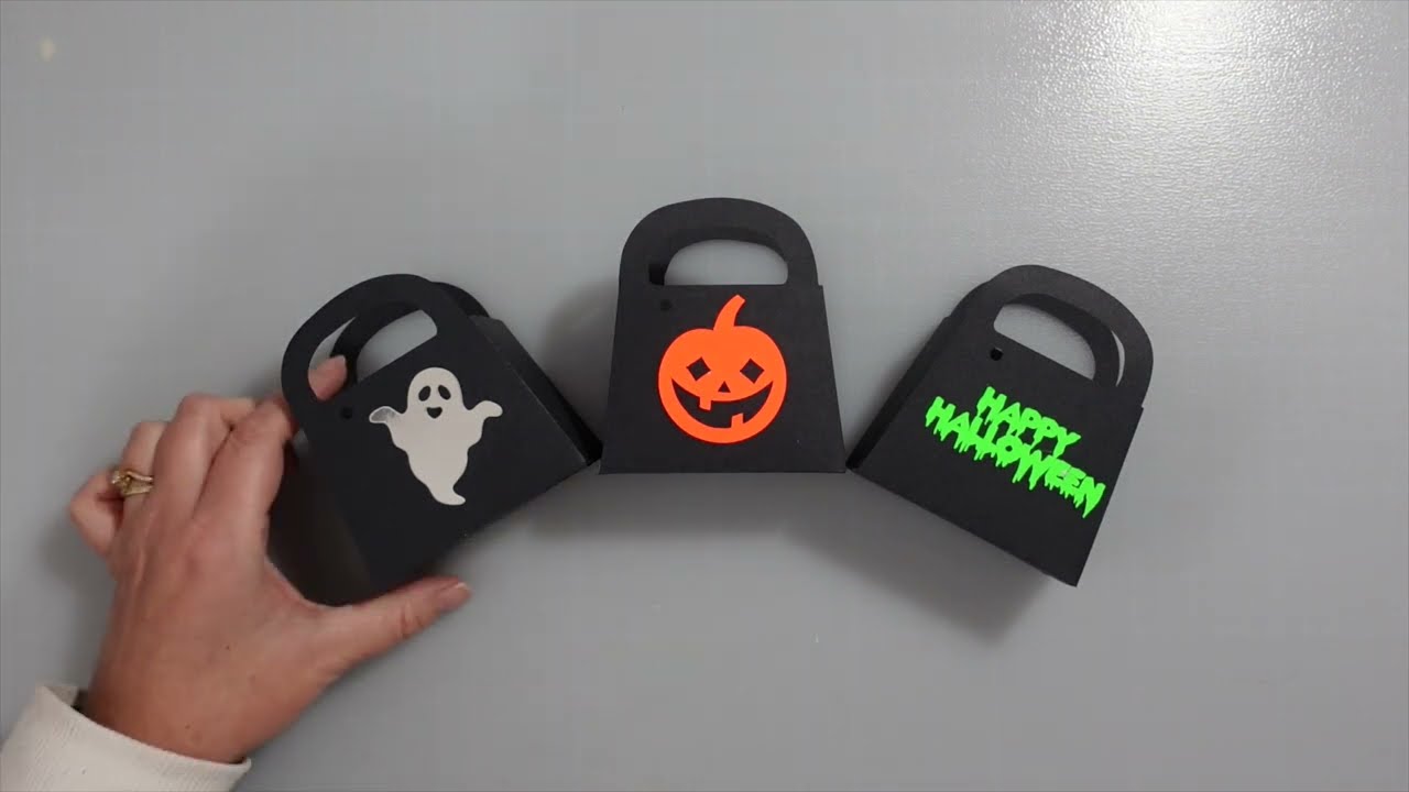 Cricut Beginners Easy Halloween Trick or Treat Bags - FULL TUTORIAL!
