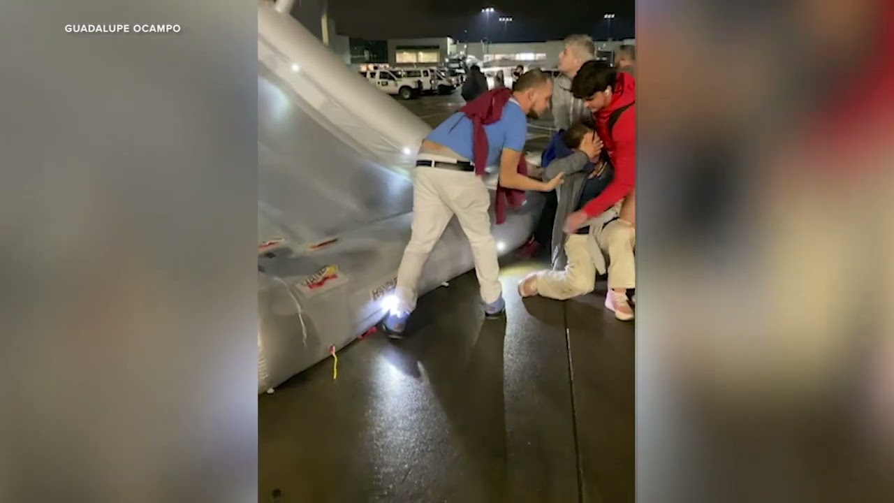 Frontier passengers evacuate plane due to 'strong odor' | VIDEO