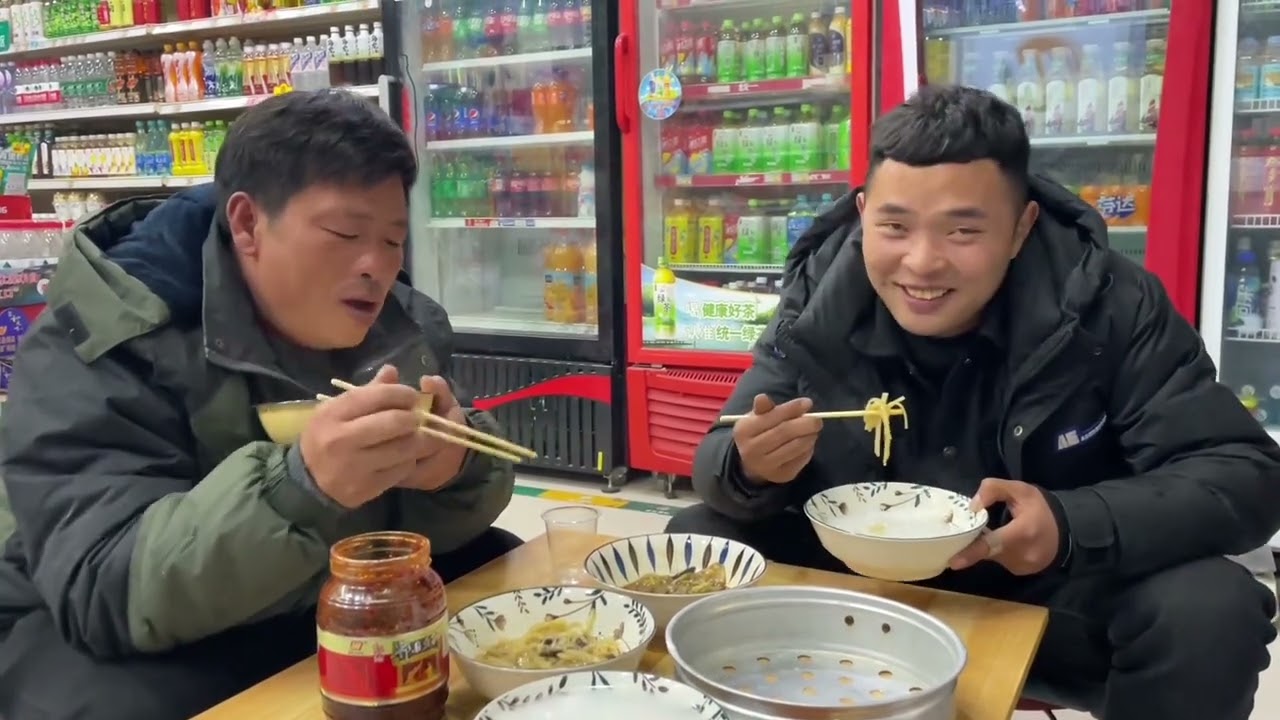老丈人在河南卖1个月苹果，三轮车棚也装了，女婿开始收伙食费了 #老丈人和女婿 #日常vlog #超市日常