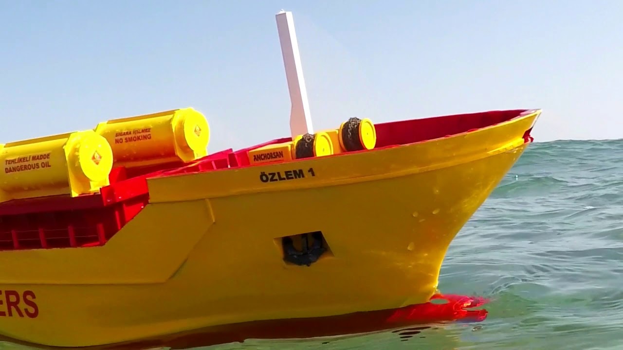 Tanker Ship in Huge Waves! 3 RC Tanker Ship