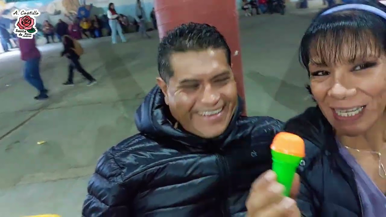 Recogiendo a las madrinas del niño Dios del año nuevo y ambiente en la plazita. 31, 12, 2025.