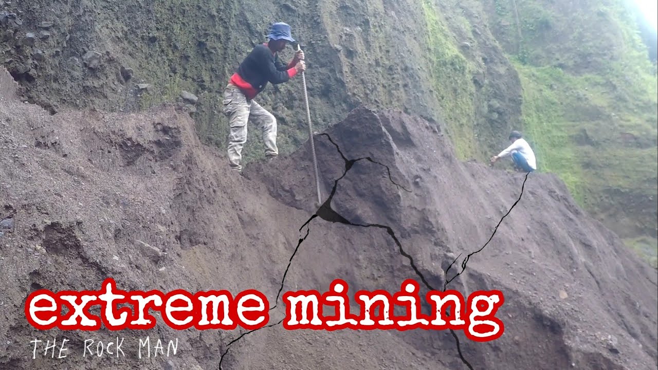 sand mining team under the cliff
