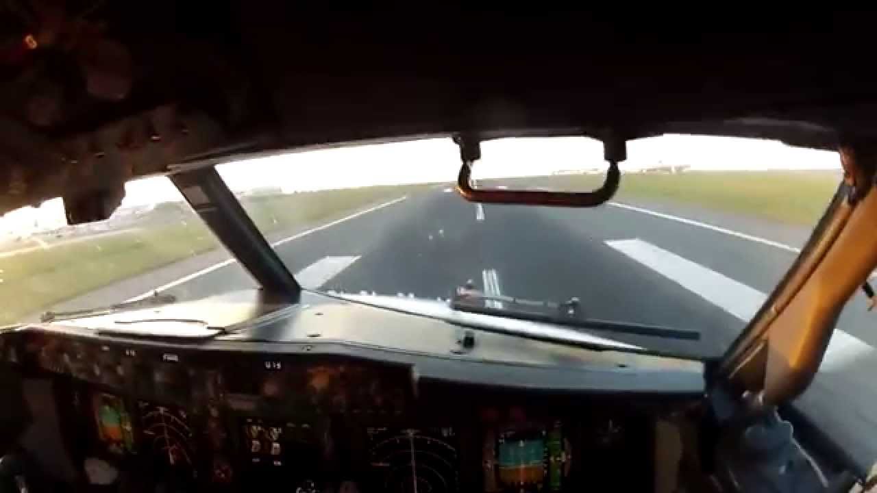 Boeing 737NG - Amazing Pilot's View (Take Off & Landing HD)