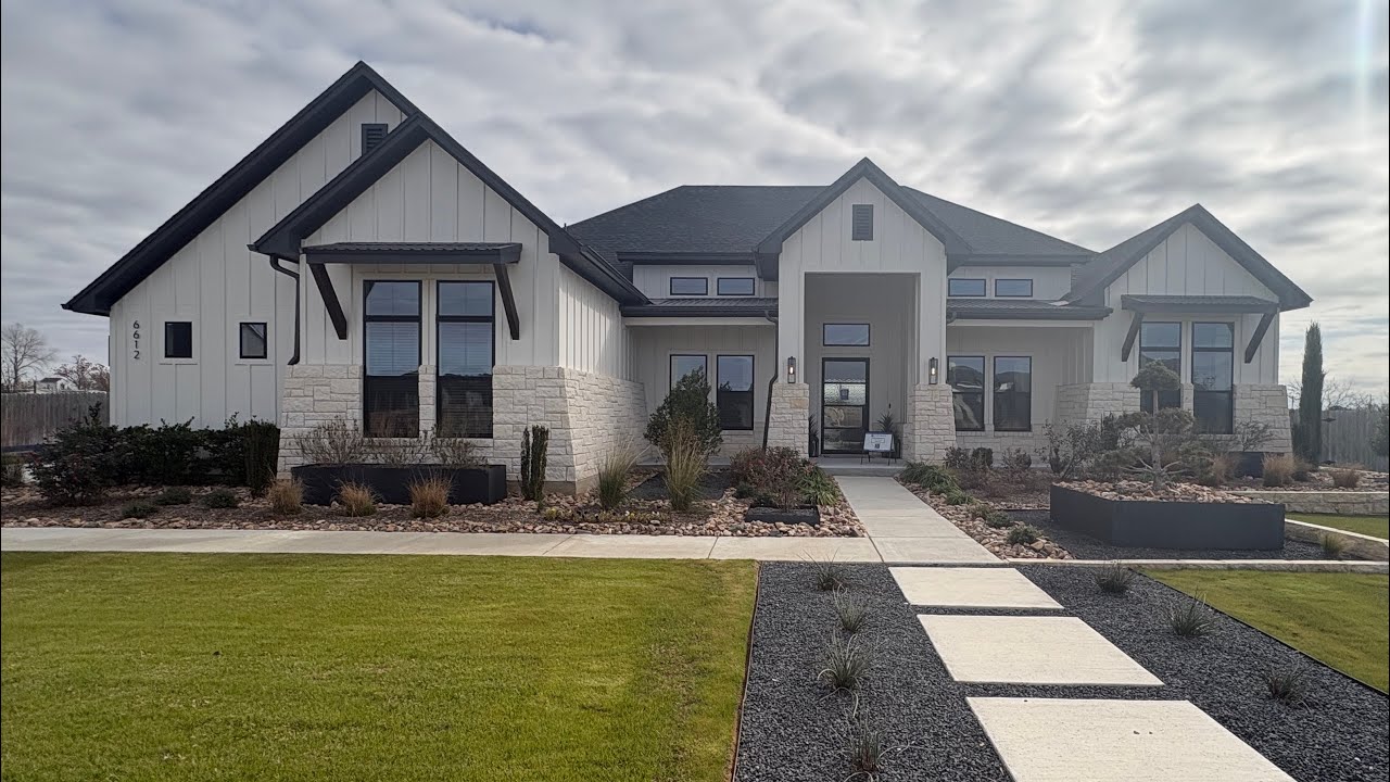 Husband and Wife Home Tours #texasrealestate #salado 